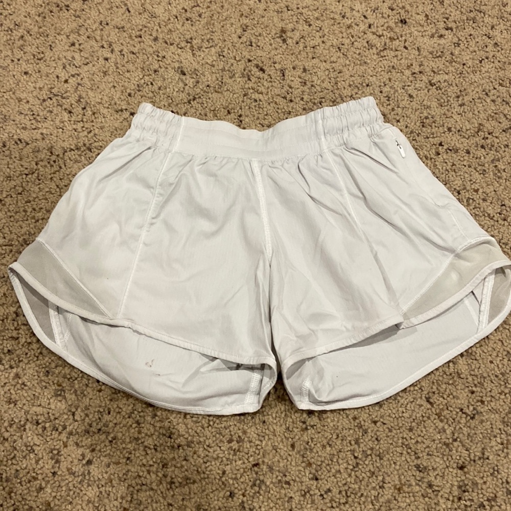 Lululemon Size 2 Tall Hotty Hot White Shorts GUC